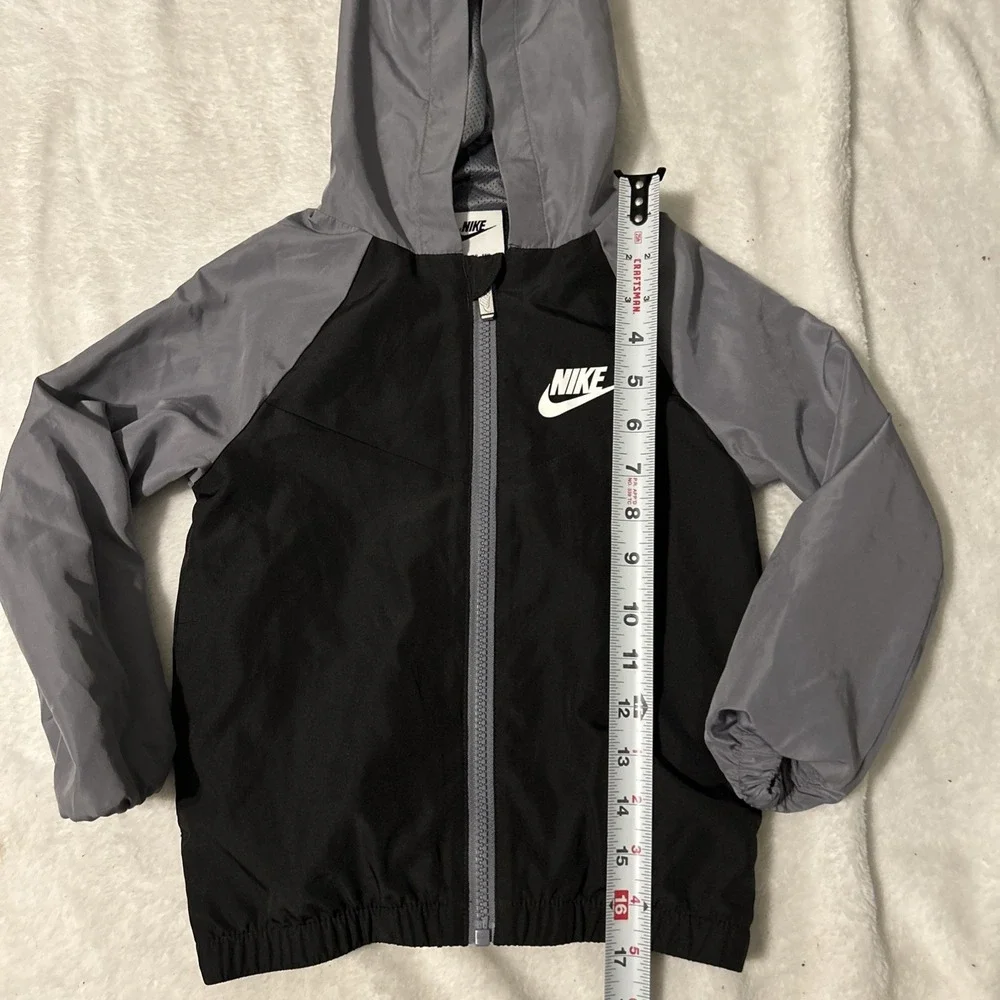 Nike Boys Colorblock Hooded Windbreaker Jacket Full Zip Black/Gray 4T